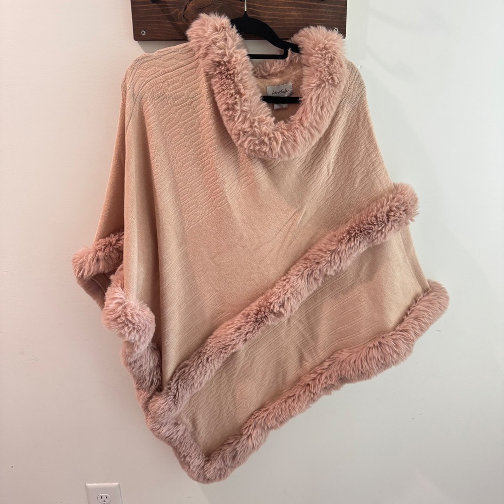 Le Moda Blush Pink Faux Fur Trim Poncho One Size Knit Wrap Shawl NWT